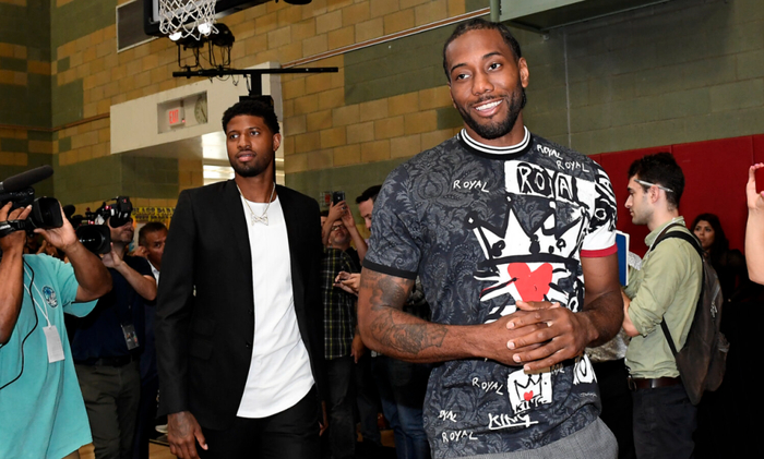 了聚光灯下 了聚光灯下